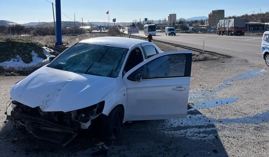 Karapınar Kavşağı’nda Kaza: 1 Yaralı