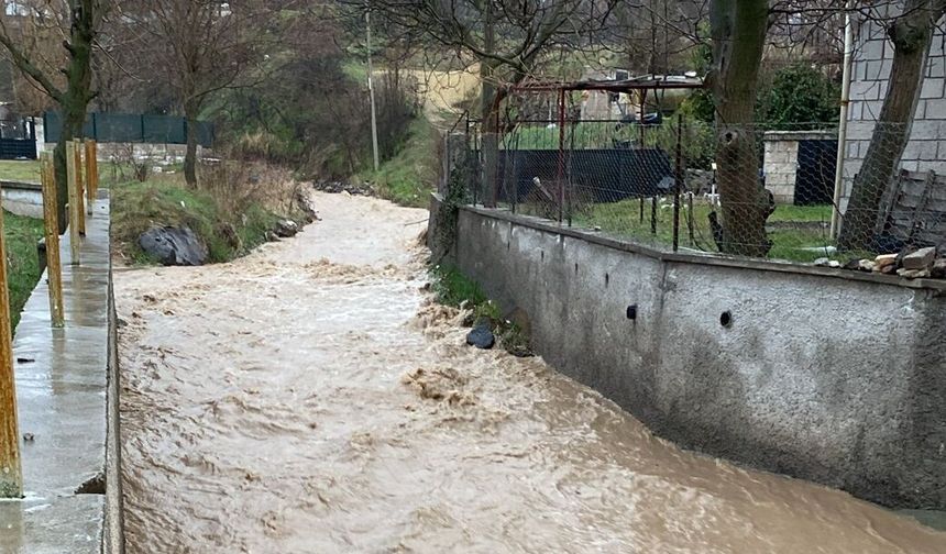 Nar Kasabası’nda Dere Taştı: Hasar Yok
