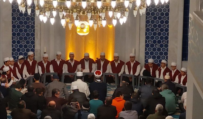 Nevşehir’de Gönüller Teravihde Buluştu