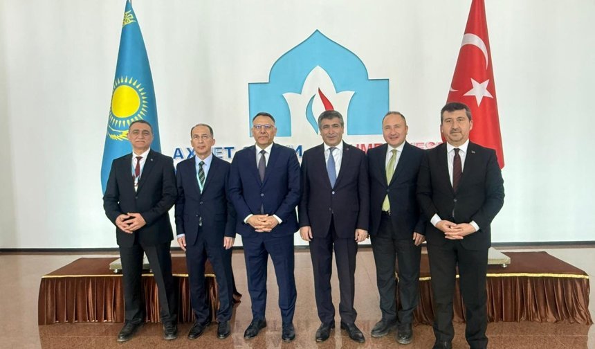 NEVÜ Rektörü Semih Aktekin Kazakistan’ın Türkistan Şehrinde “Hoca Ahmet Yesevî Yolunda Ahilik” Programına Katıldı