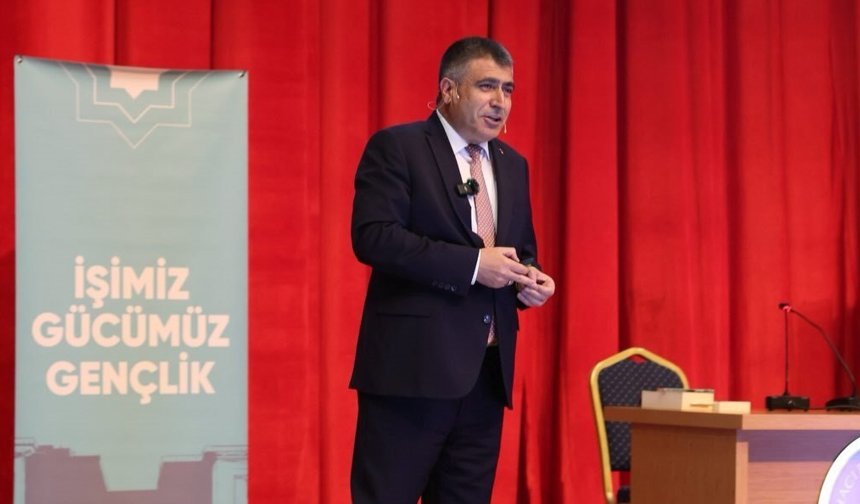 Rektör Aktekin, İhtisas Akademi’de “Kültürel İktidar” Üzerine Konuştu