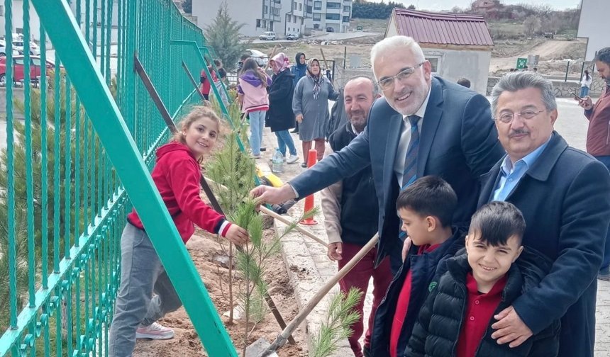 Nevşehir’de Öğrencilerle ÇEDES Etkinliği: 2.462 Fidan Toprakla Buluştu