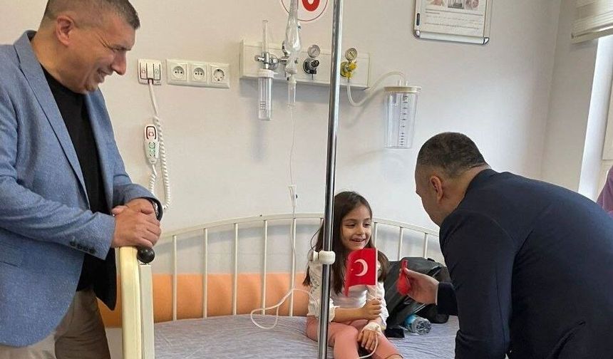 Nevşehir’de 23 Nisan’da Minik Hastalara Moral Ziyareti