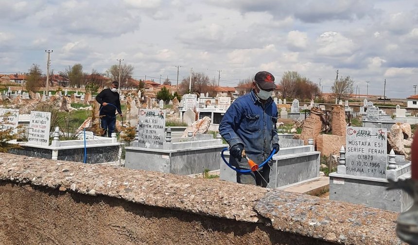 Akpınar Köyü’nde Planlı Ot İlaçlama Çalışmaları
