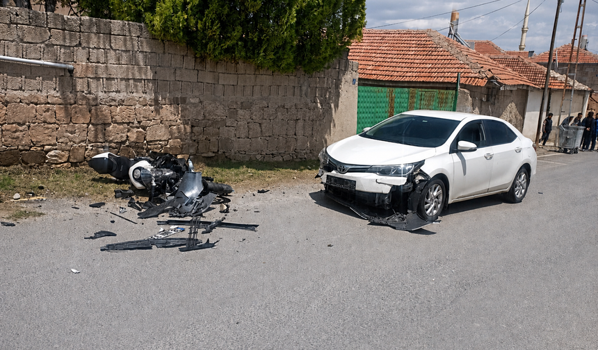 Otomobil ile Motosiklet Çarpıştı: 1 Yaralı