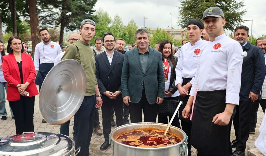 NEVÜ’de Türk Mutfağı Haftası ve Limonata Şenliği Coşkusu