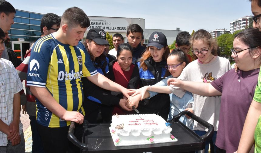 Nevşehir Polisi’nden Özel Eğitim Öğrencilerine Anlamlı Ziyaret