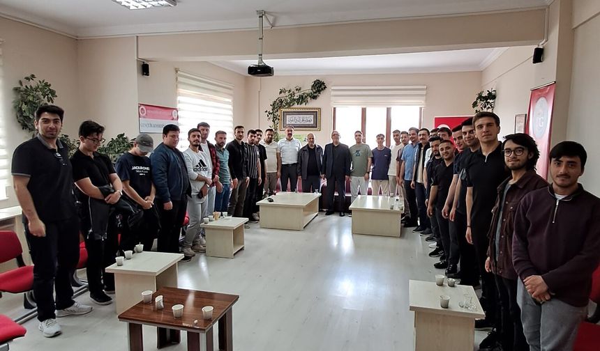 Nevşehir Müftüsü Güzel Gençlerle Hasbihal Etti