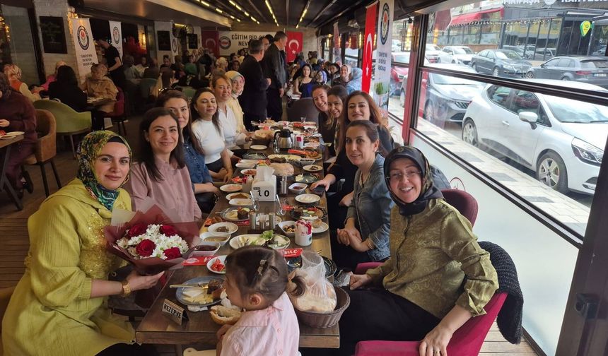 Eğitim-Bir-Sen’de Anneler Günü Coşkusu