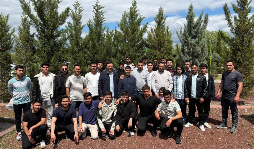 KYK’lı Gençler Sadabat Parkı’nda Stres Attı