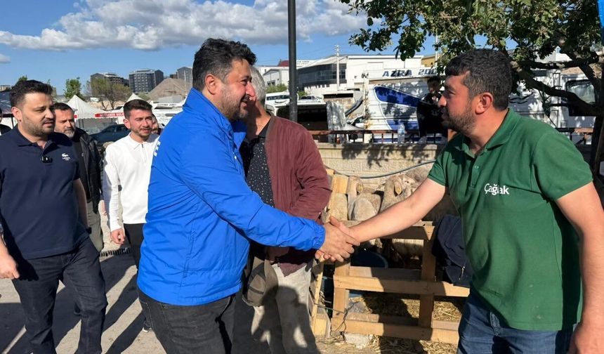 Milletvekili Emre Çalışkan Nevşehir Hayvan Pazarı’nda Vatandaşlarla Bayramlaştı
