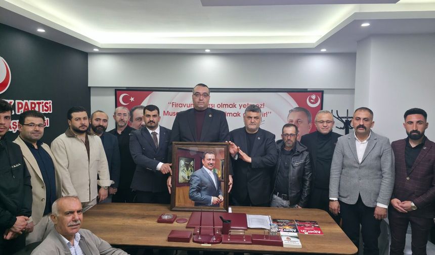 Nevşehir BBP İl Binasına Türkmen Çıkarması