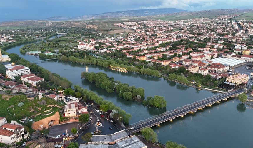 Baraj Kapakları Açıldı, Kızılırmak Coştu