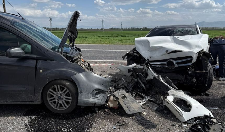 Suvermez Yolunda Trafik Kazası: 3 Yaralı