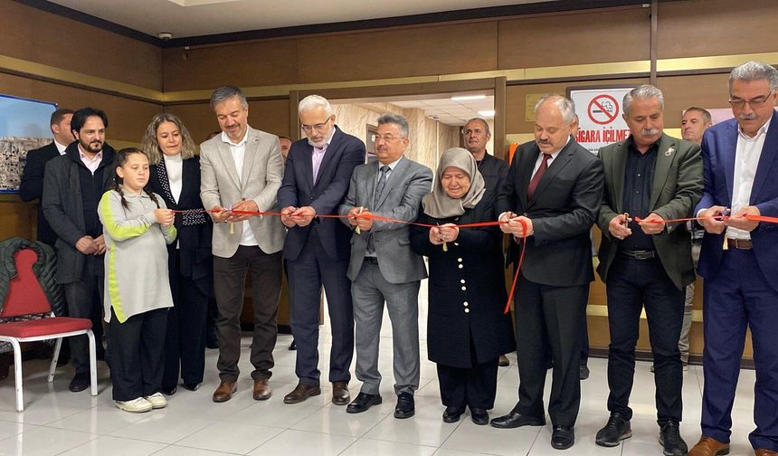 Ürgüp’te “Ebru Sanatının Hat, Minyatür ve Tezhiple Buluşması” Sergisi Açıldı