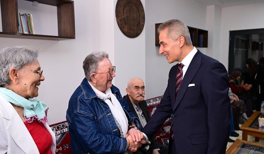 Vali Kök, Huzurevi Sakinleriyle Bayramlaştı