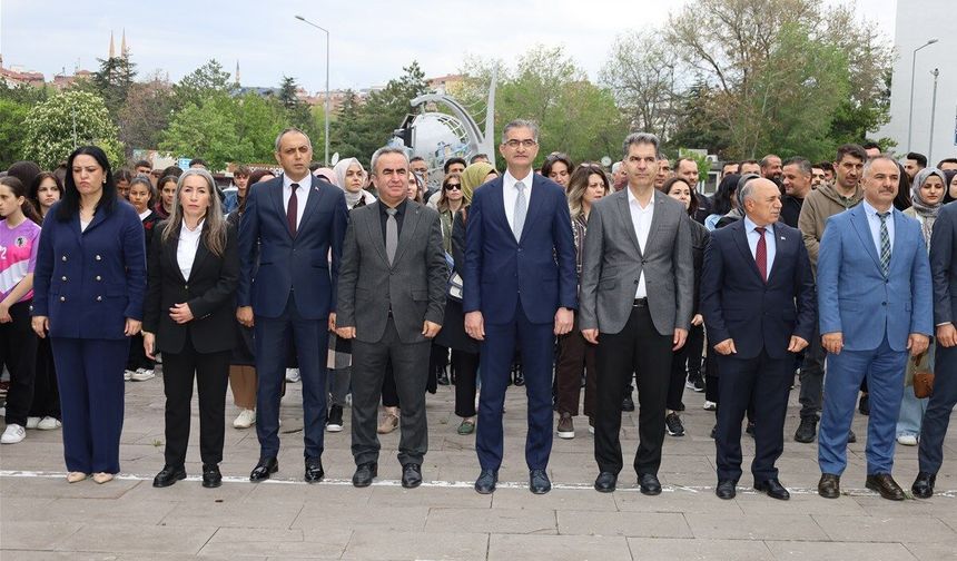 Nevşehir’de Gençlik Haftası Çelenk Töreniyle Başladı