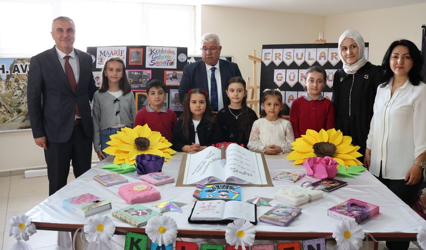 “Köklerden Geleceğe Sanat” Projesi Kapsamında Şiir Dinletisi Düzenlendi
