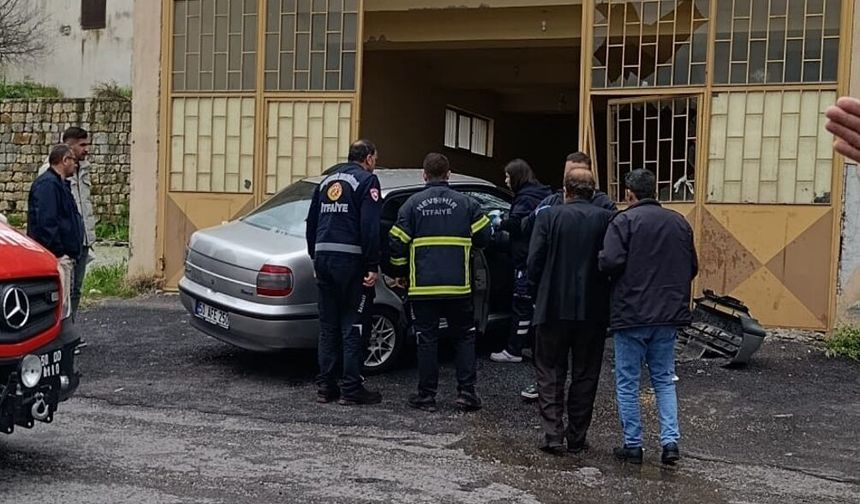 Nevşehir’de Otomobil Boş Dükkâna Daldı (Video)