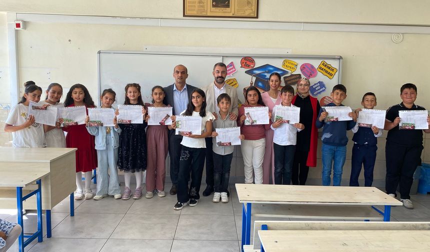 Karapınar'da Karne Heyecanına Başkan Yasin Güneş de Ortak Oldu