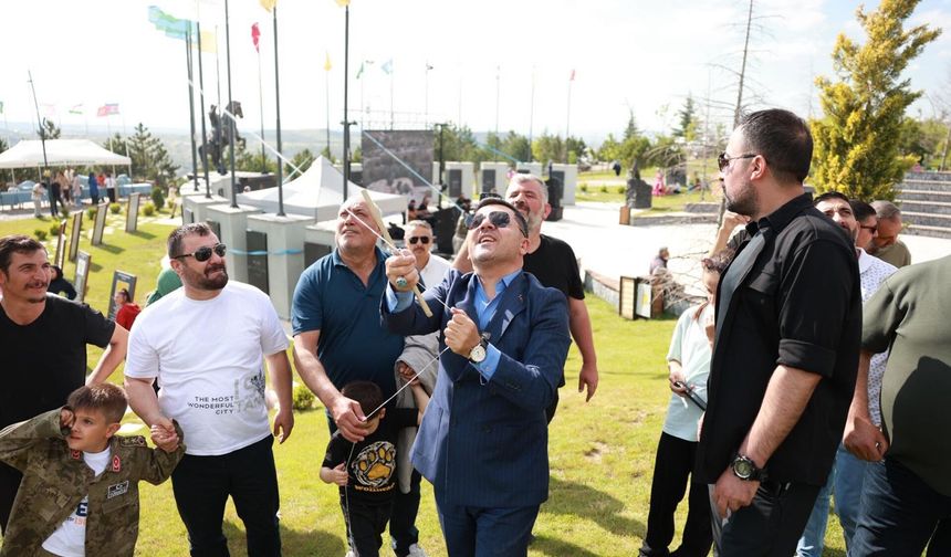 Nevşehir’de Uçurtma Şenliği Coşkusu: Gökyüzü Rengârenk Uçurtmalarla Şenlendi