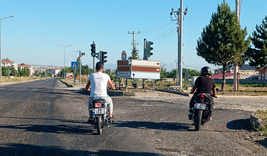 Motosiklet Magandaları Yine İş Başında!