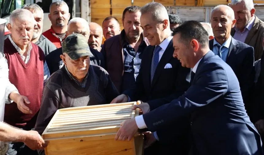 Nevşehir’de 100 Üreticiye 300 Arılı Kovan Dağıtıldı