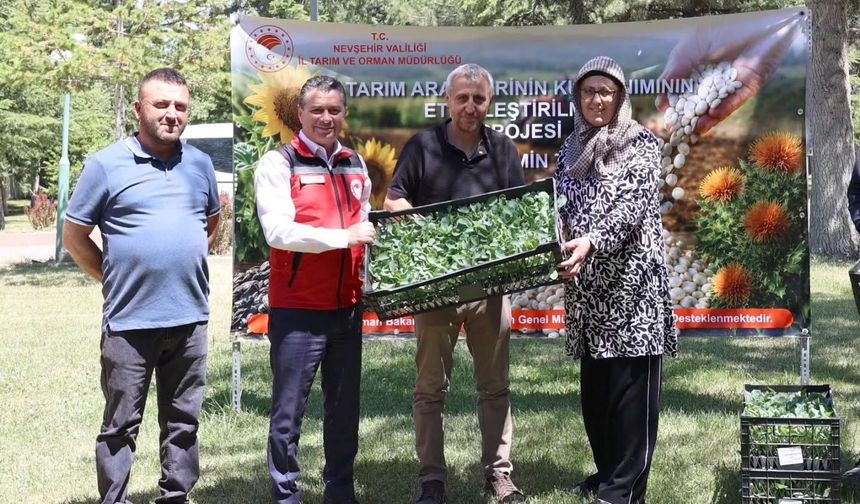 Nevşehirli üreticilere 60 bin sebze fidesi dağıtıldı