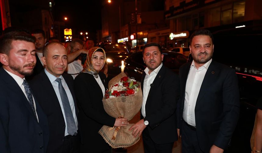 Başkan Arı AK Parti İl Başkanlığını Ziyaret Etti