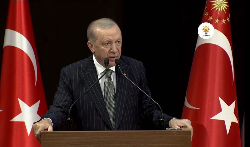 Nevşehir Belediye Başkanı Rasim Arı AK Parti'ye Geçti Rozetini Erdoğan Taktı