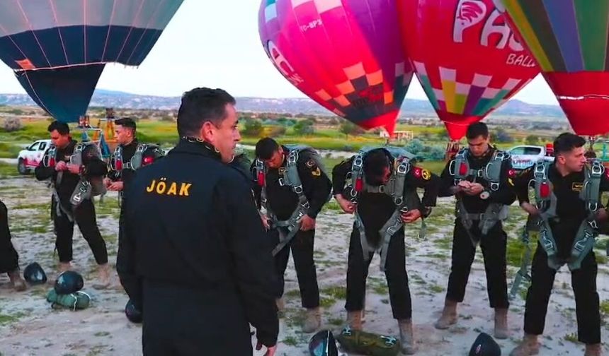 Kapadokya Semalarında Nefes Kesen Gösteri!