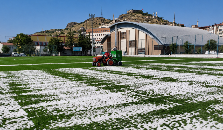 Nevşehir'de futbol sahası sentetik oluyor