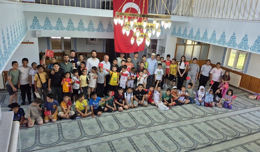 Kozaklı'da Yaz Kur'an Kursu Öğrencilerinden Duygulandıran 15 Temmuz Programı