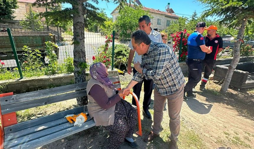 Başkan Özer, ceketi çıkardı kolları sıvadı!