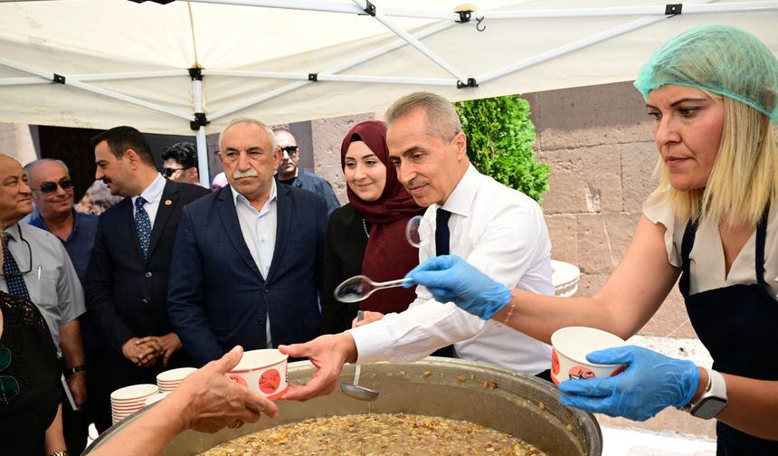 Hacıbektaş'ta Aşure Lokması Pay Edildi