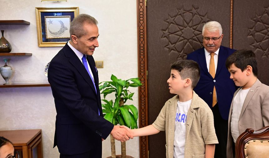 20 Okulun Öğrencileri Valilikte Bir Araya Geldi