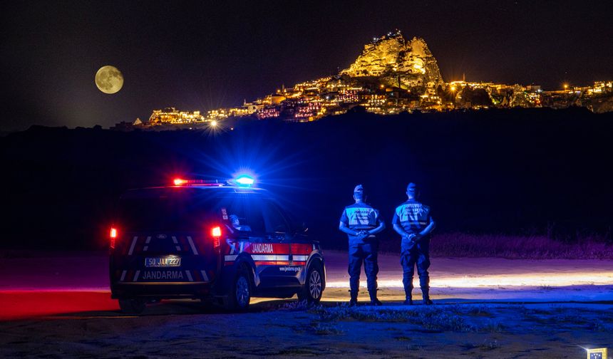 Kapadokya'da Dolunay Altında Jandarma Nöbeti