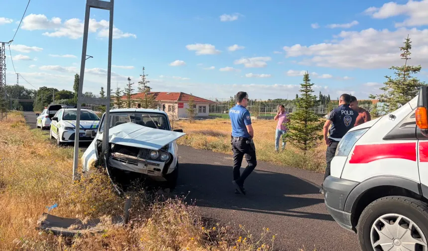 Hacıbektaş'ta Tek Taraflı Kaza: 2 Kişi Yaralandı