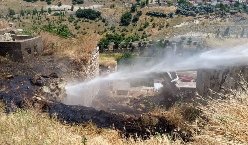 Göre'de eski evler mevkii'nde yangın korkuttu