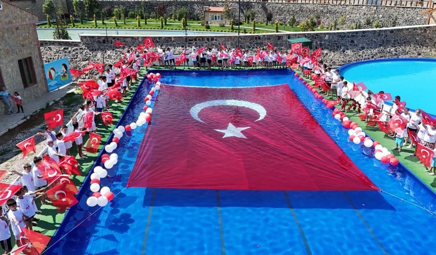 Nevşehir’de Havuzda 30 Ağustos Coşkusu!