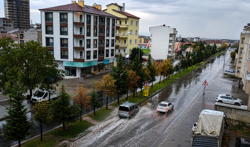 Nevşehir’de Sağanak Sonrası Yollar Köpürdü
