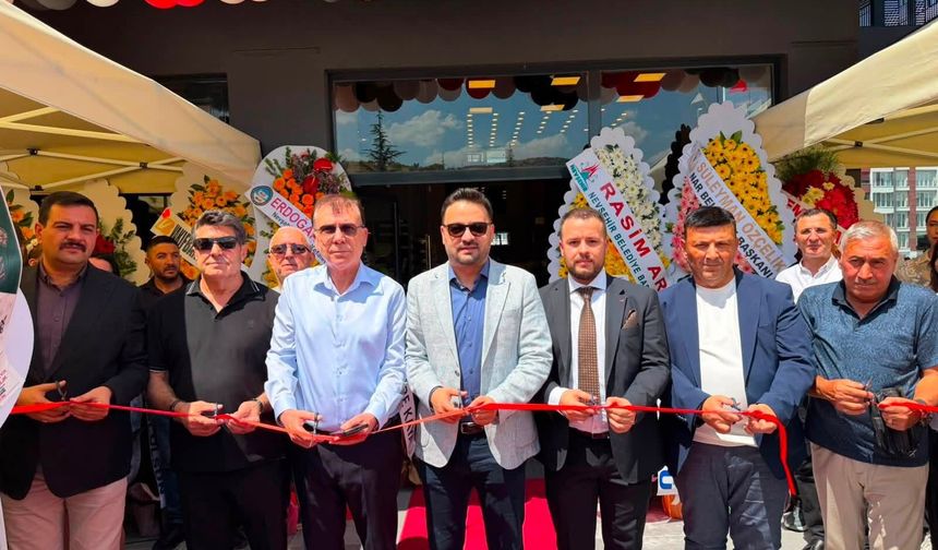 KOMBİN PLUS’tan 8. Yıla Özel Açılış