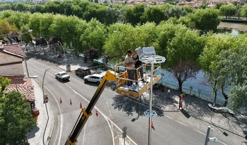 Avanos’ta Kavşaklara Yüksek Aydınlatma Direkleri Dikiliyor