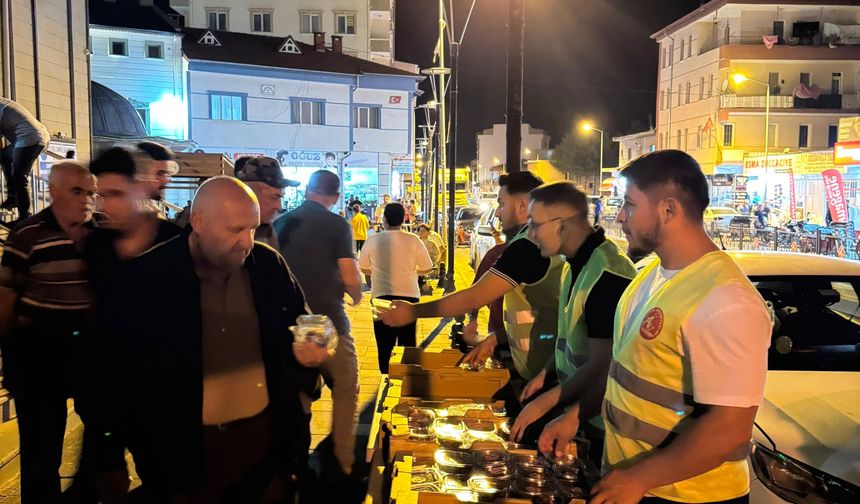 Acıgöl’de Mevlid Kandili Bereketi Vatandaşlarla Paylaşıldı
