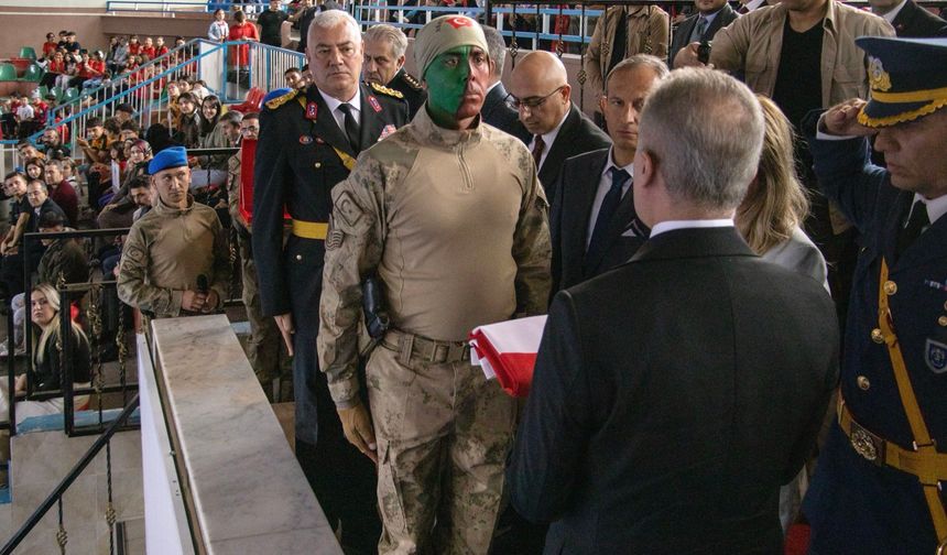 Nevşehir’de komandolardan nefes kesen gösteri