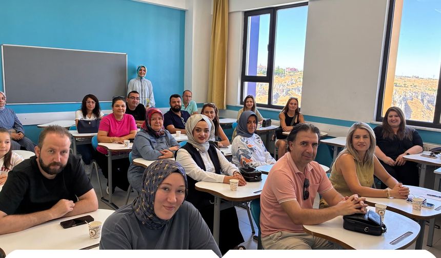 Simya Koleji’nde Veli Toplantılarına Yoğun İlgi