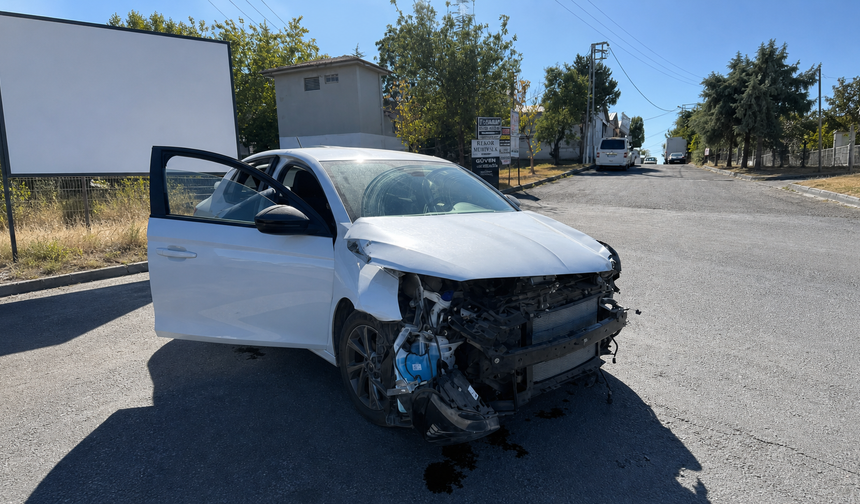 Nevşehir’de Transit Minibüs ile Otomobil Çarpıştı