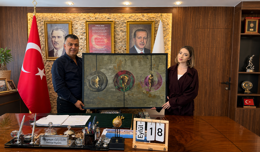 Başkan Özçelik’ten Ressam Baykan’a Teşekkür