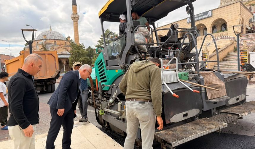 Gülşehir Çarşı Merkezinde Sıcak Asfalt Çalışmaları Başladı