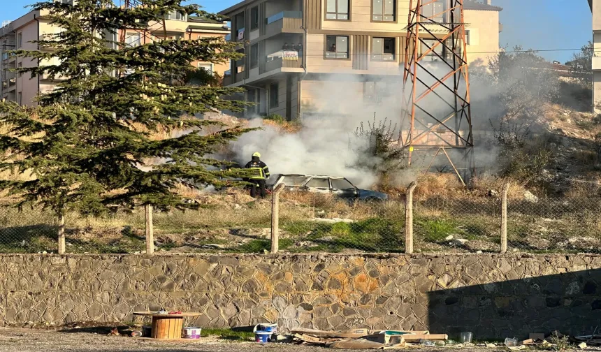 Nevşehir’de Park Halindeki Otomobil Alev Aldı!